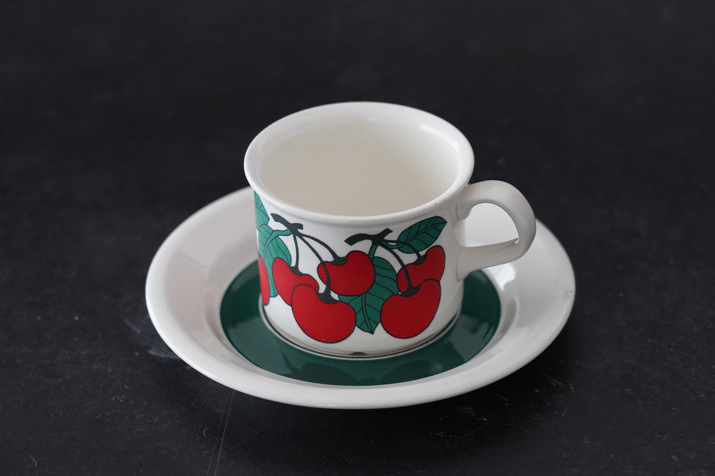ARABIA <Kirsikka（キルシッカ）>シリーズ コーヒーカップ＆ソーサー